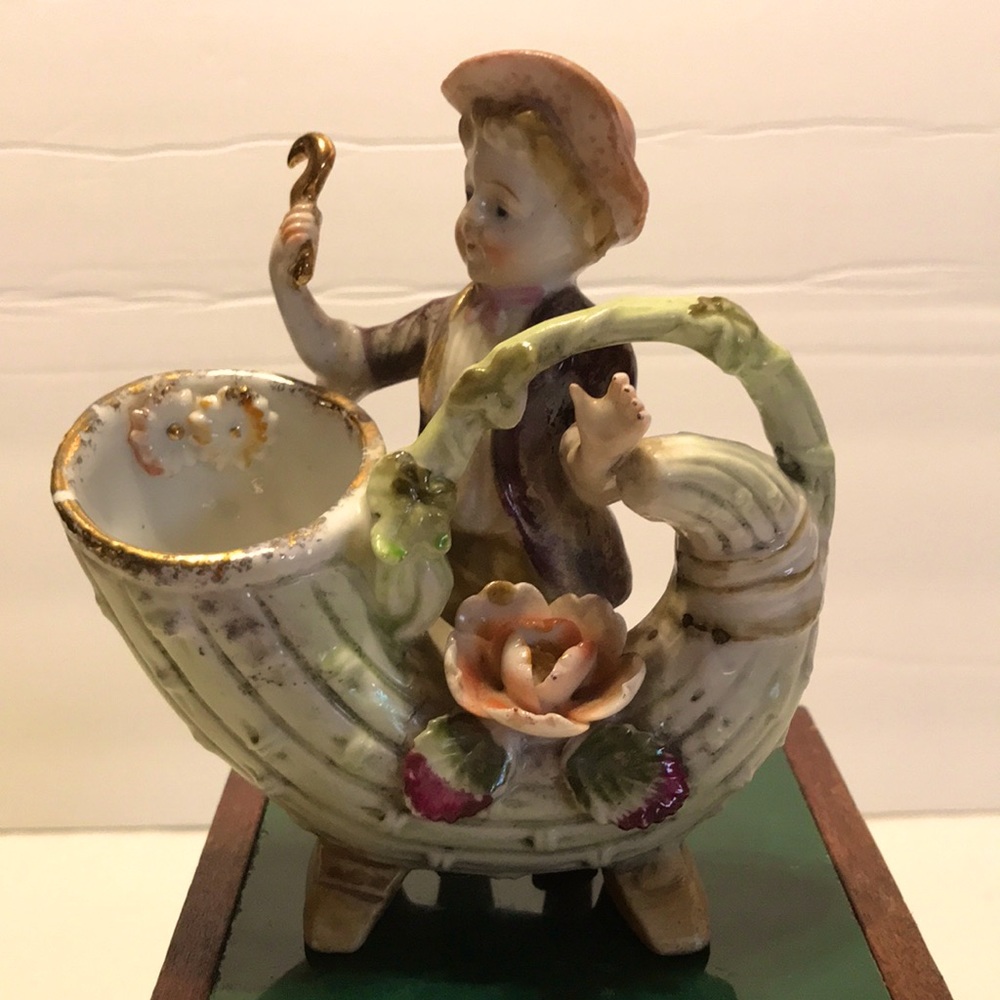Vintage Ucagco ceramic Figurine
